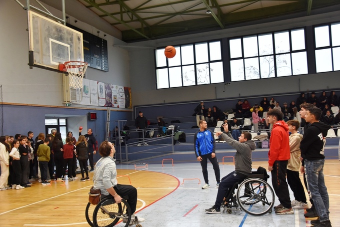 Φωτογραφία Με μεγάλη επιτυχία πραγματοποιήθηκε στη Νάουσα το διήμερο ενημερωτικών και αθλητικών εκδηλώσεων για Άτομα με Αναπηρία